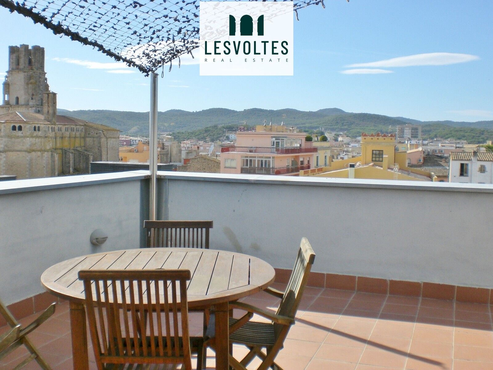 MAGNIFICENT DUPLEX 104M2 PENTHOUSE WITH 50M2 TERRACE FOR SALE IN THE CENTER OF PALAFRUGELL. 