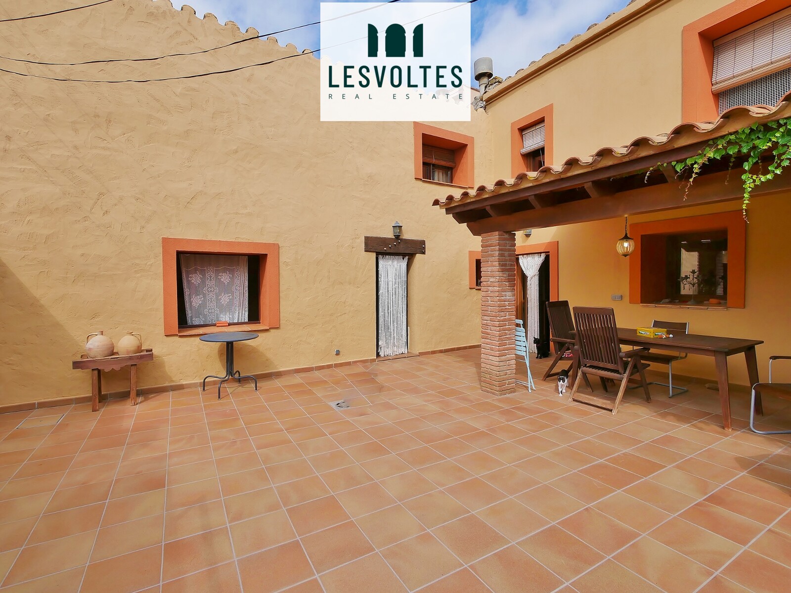 RUSTIC STYLE HOUSE FULLY RENOVATED WITH PATIO AND ANNEX IN PALAFRUGELL.