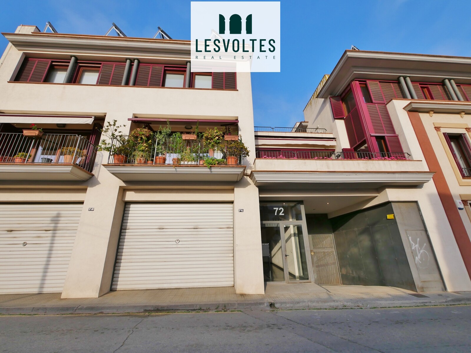 TRIPLEX IN PERFECT CONDITION AND HIGH QUALITY FINISHES NEAR THE CENTER OF PALAFRUGELL