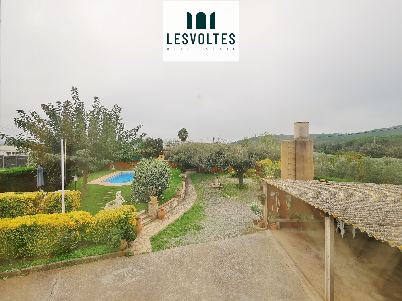 MAGNIFICENT SINGLE-FAMILY HOUSE WITH LARGE 3,300 M2 LAND FOR SALE IN MONTRÀS. FINCA WITH MANY POSSIBILITIES.