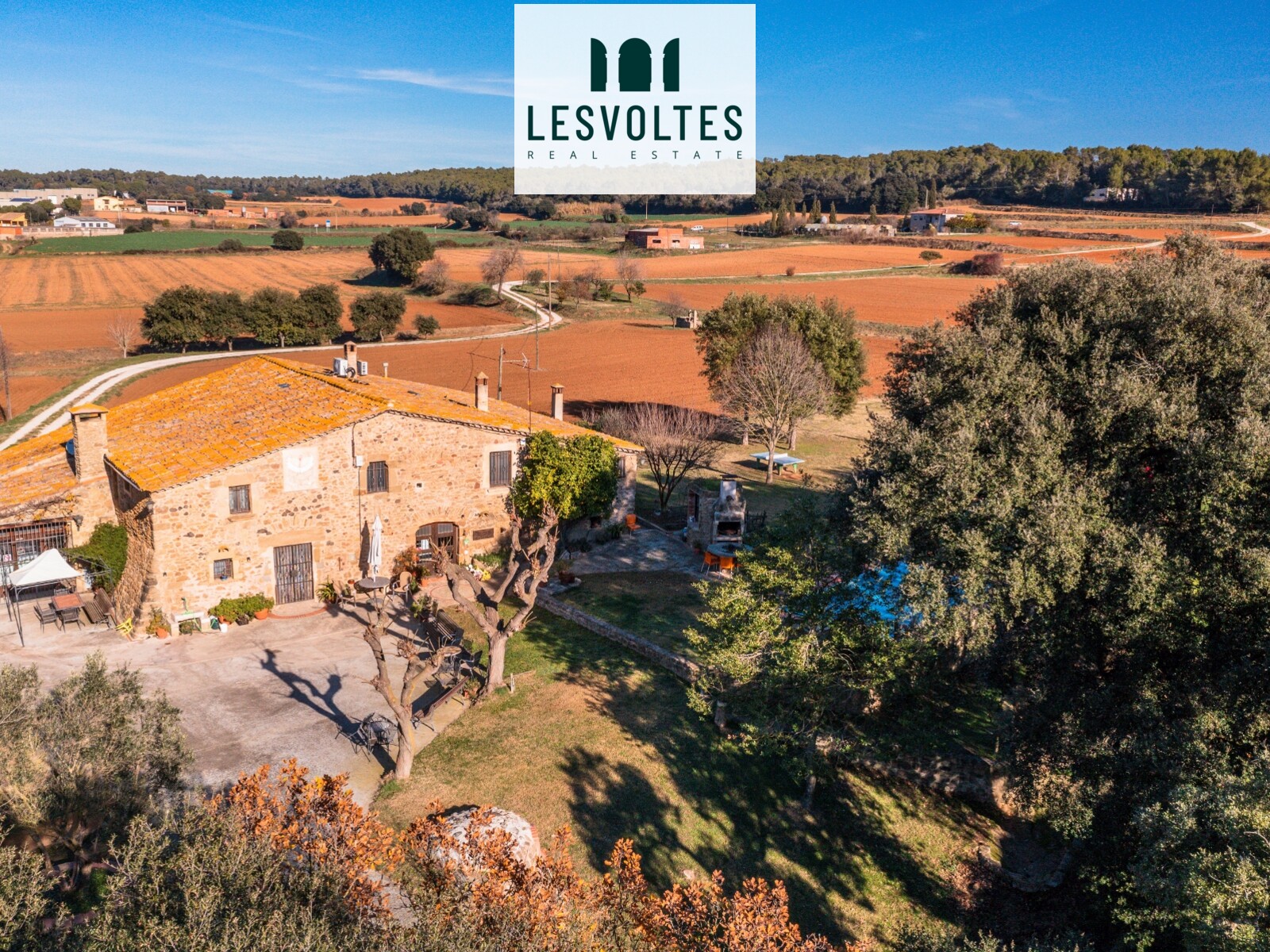549 M2 FARMHOUSE WITH LAND AND A SWIMMING POOL, FOR SALE IN THE BAIX EMPORDÀ.