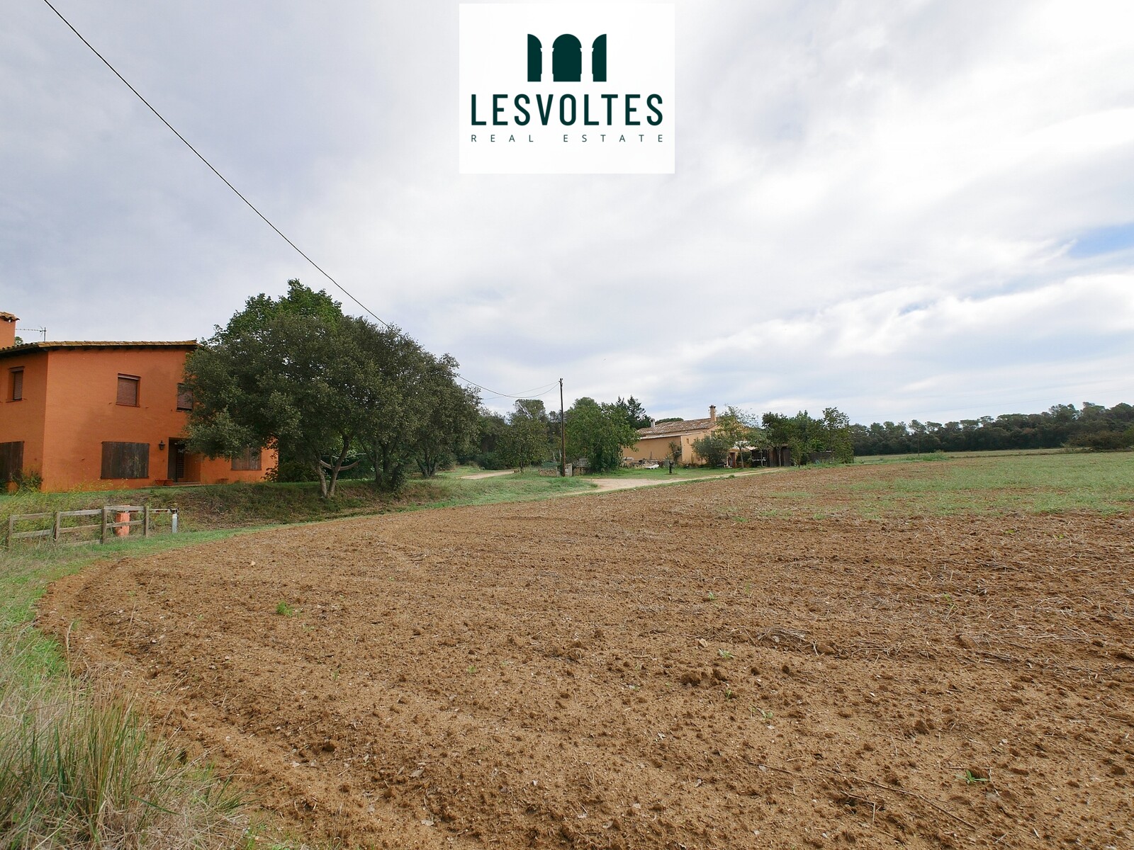SPLENDID PROPERTY OF 15 HECTARES WITH STONE FARMHOUSE AND HOUSE FROM THE YEAR 1980, FOR SALE IN FORALLAC, BAIX EMPORDÀ.