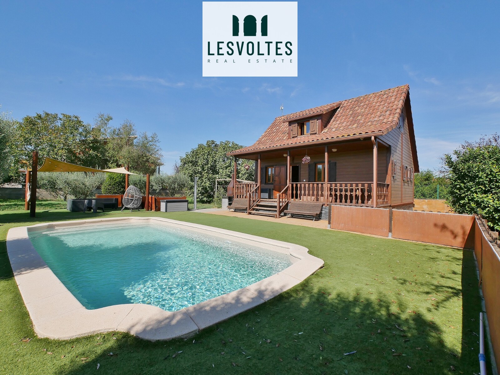 SPLENDID AND UNIQUE FARM WITH 1.380 M2 OF LAND AND A 125 M2 WOODEN HOUSE, FOR SALE IN THE BAIX EMPORDÀ.