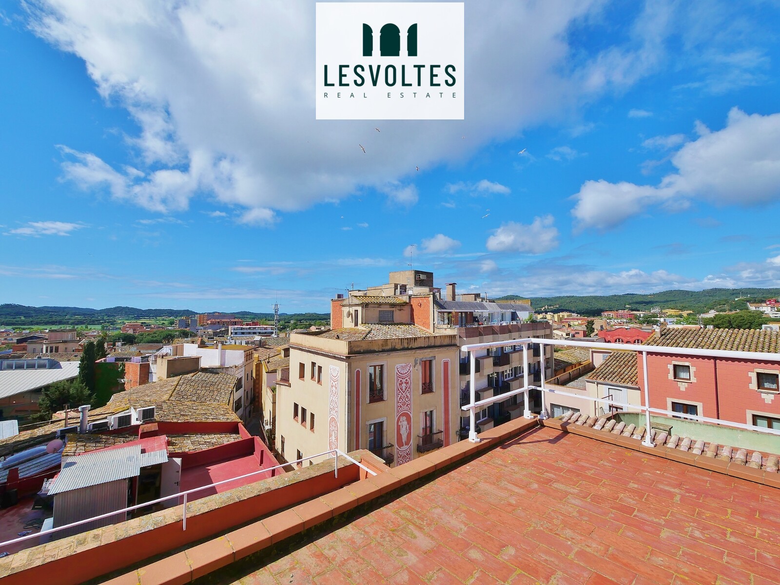 EMBLEMATIC COMMERCIAL BUILDING OF 380 M2 DOWNTOWN AND WITH ELEVATOR FOR SALE IN PALAFRUGELL
