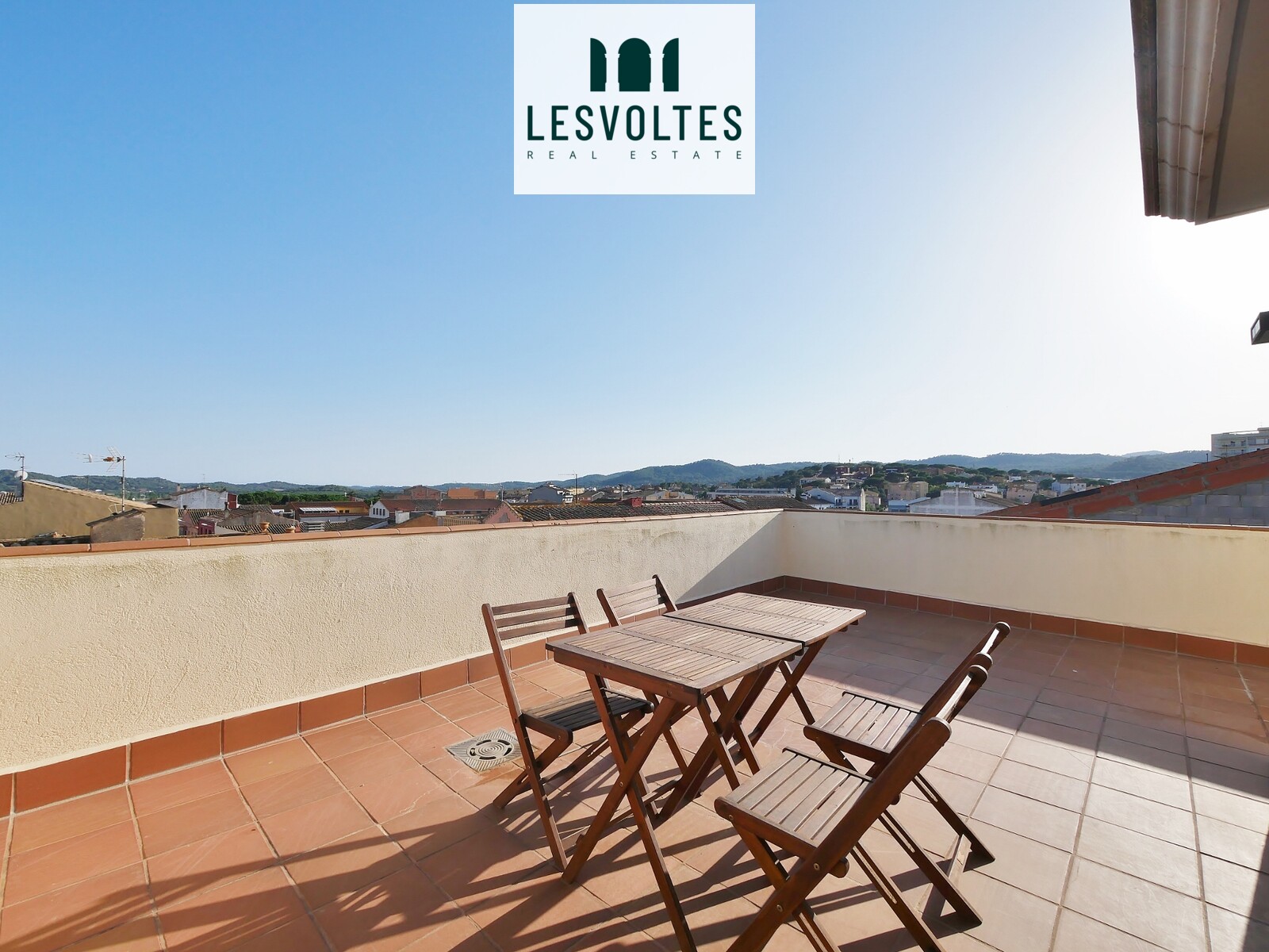 EXCLUSIVE AND UNIQUE TRIPLEX HOUSE OF 155M² WITH 70M² OF TERRACE IN THE CENTER OF PALAFRUGELL. IMPECCABLE COMMUNITY.