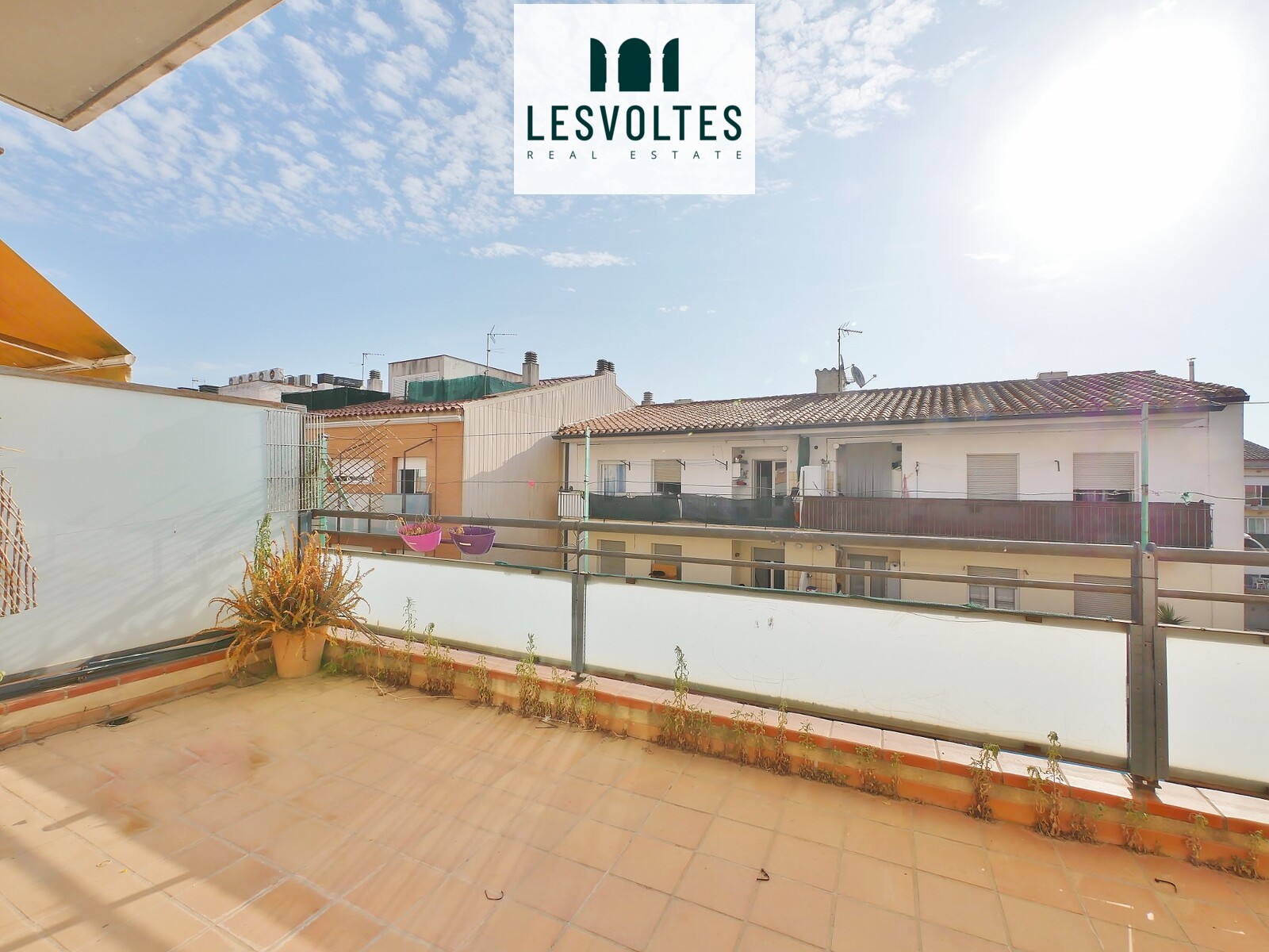 OPPORTUNITY! 2 BEDROOM FLAT WITH PARKING SPACE IN RESIDENTIAL AREA OF PALAFRUGELL