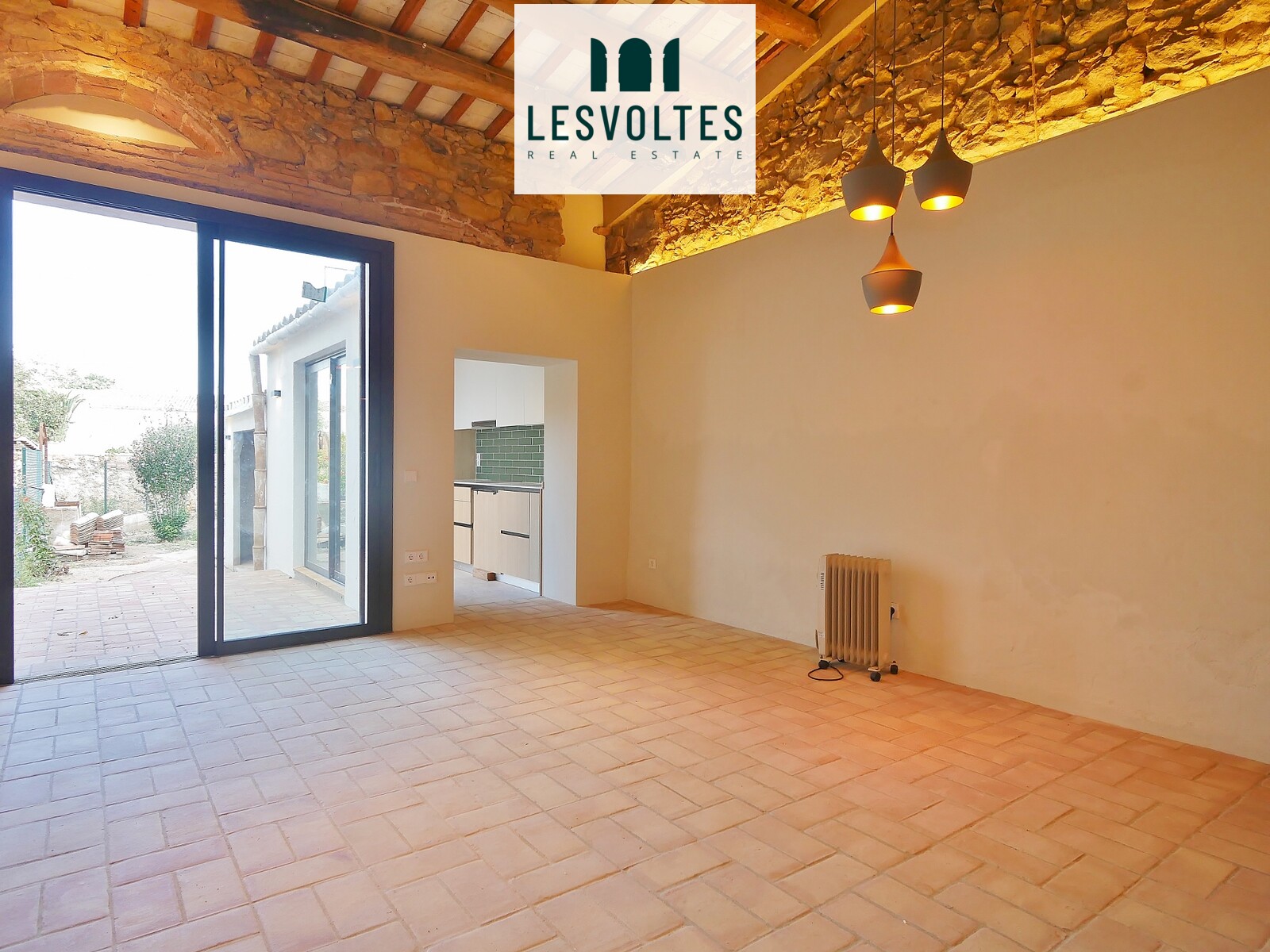 MAGNIFICENT BRAND NEW RENOVATED TOWN HOUSE WITH GARDEN IN THE CENTER OF PALAFRUGELL